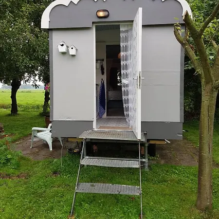 ベッド・アンド・ブレックファスト Gardenhouse On Wheels *