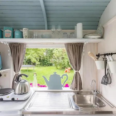 Gardenhouse On Wheels ベッド・アンド・ブレックファスト