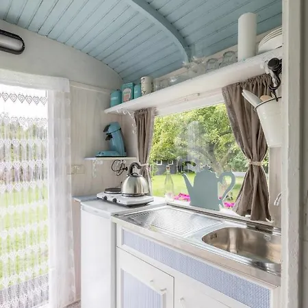 Bed & Breakfast Gardenhouse On Wheels